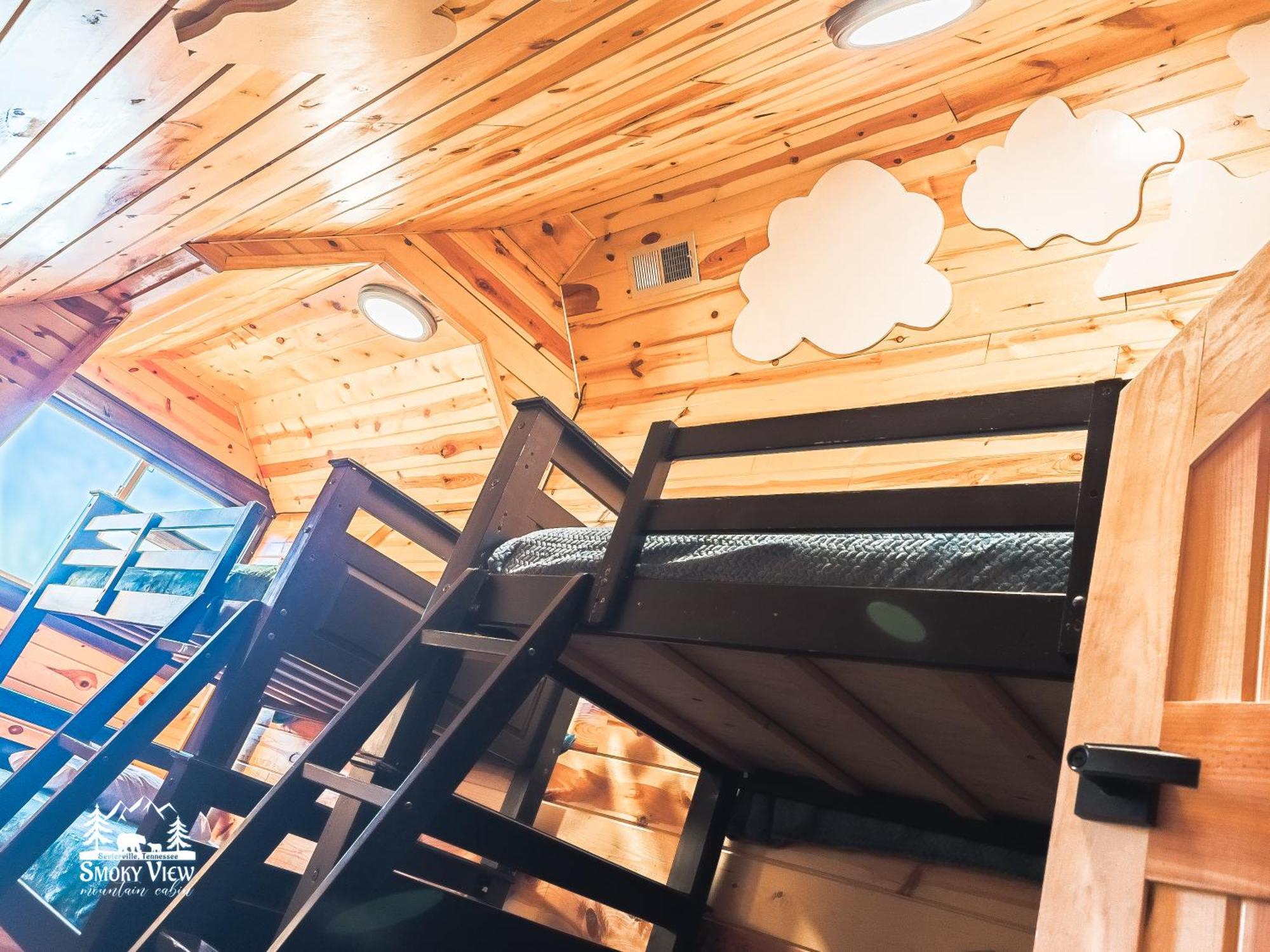 Smoky View Mountain Cabin: Luxury 6-Bedroom Retreat Near Gatlinburg Sevierville Exterior photo